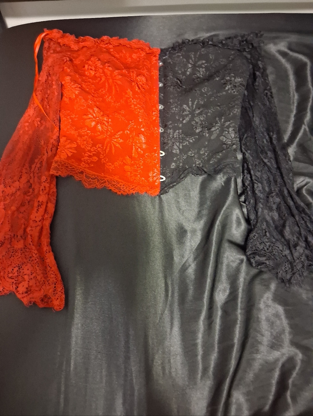 SHEIN ICON Red and Black Lace Gothic Corset Top - Picture 2 of 4